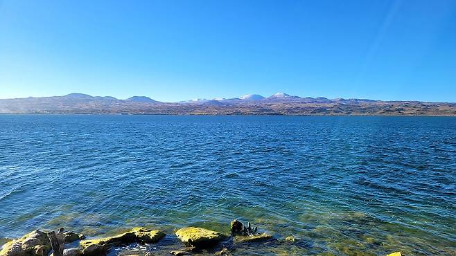 세반 호수는 해발 1900미터에 위치해 있다