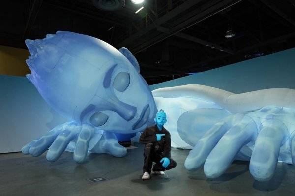 〈사진: 컴플렉스콘에서 WADE부스에 방문한 지드래곤(GD) @worldwide.wade〉