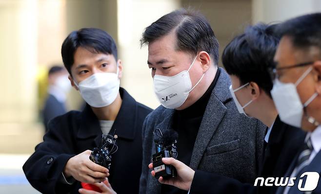 유동규 전 성남도시개발공사 기획본부장이 21일 오전 서울 서초구 서울중앙지법에서 열린 대장동 개발 사업 로비·특혜 의혹 관련 1심 속행 공판에 출석하고 있다. 2022.11.21/뉴스1 ⓒ News1 장수영 기자