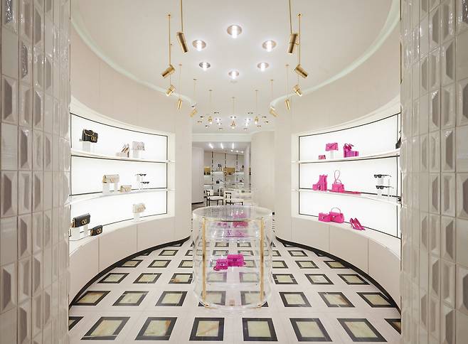 이미지 출처: Courtesy of Valentino