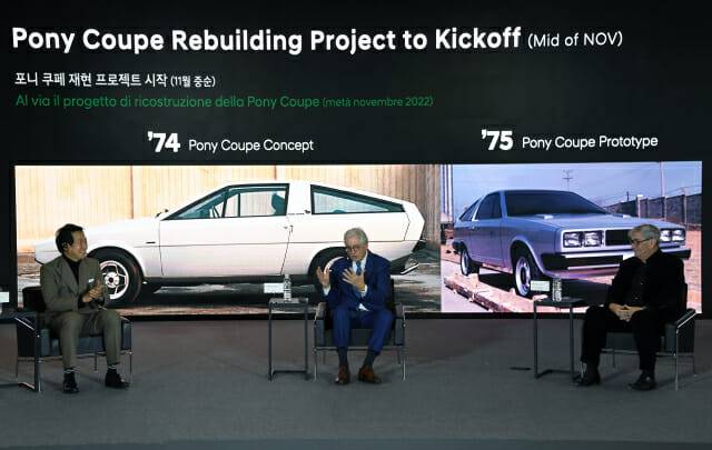 디자인 토크 행사에서 이야기를 나누고 있는 (왼쪽부터) 현대디자인센터장 이상엽 부사장, 조르제토 주지아로, 현대차그룹 CCO 루크 동커볼케 부사장.