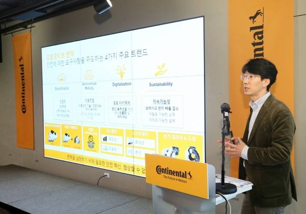 윤성환 콘티넨탈오토모티브코리아 차량동적제어 부문장이 미래 브레이크 시스템에 대해 설명하고 있다
