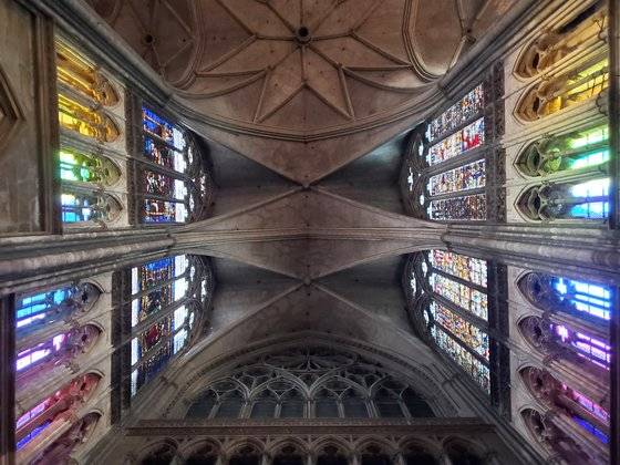 김수자 작가는 프랑스 생 에티엔 성당 창문의 스테인드글라스 제작을 맡았다. [사진 얀 리게오스]