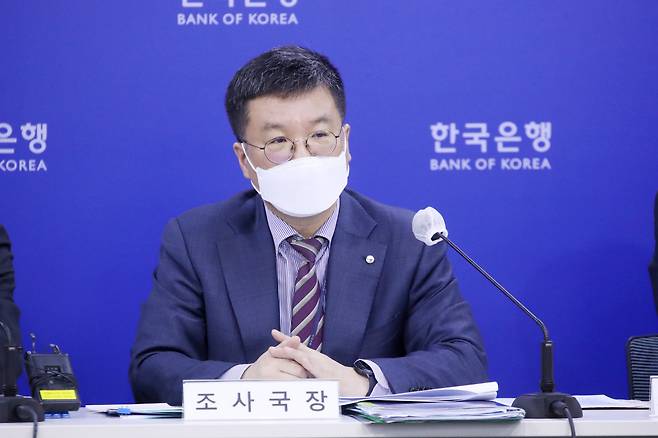 김웅 한국은행 조사국장이 24일 오후 서울 중구 한국은행에서 열린 경제전망 설명회에서 발언하고 있다.