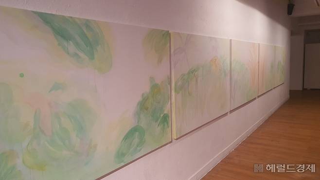 정서윤 학생의 ‘초록’ 시리즈는 집안 정원에서 모티브를 얻었다. 서인주 기자