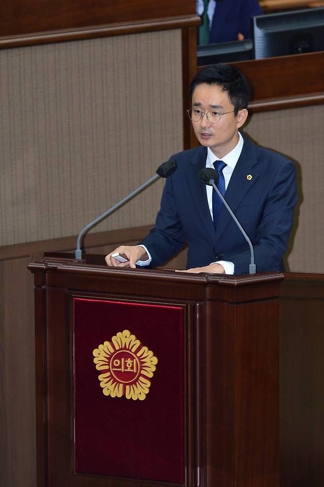 서준오 의원이 지난 9월 16일 서울시의회 본회의장에서 열린 제314회 임시회 제3차 본회의에서 실정질문을 하고 있다.