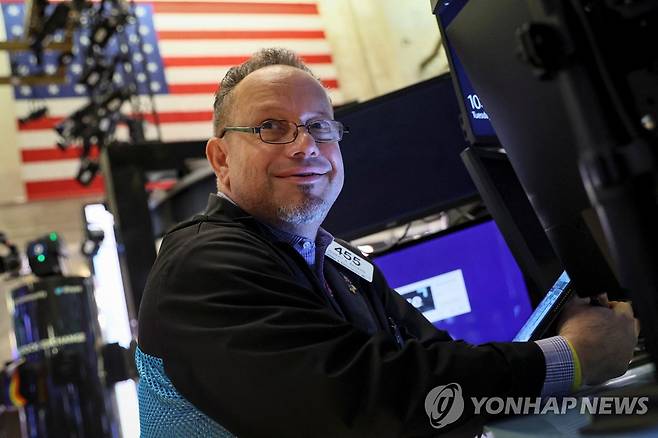 NYSE 입회장에 트레이더의 모습 [연합뉴스 자료사진]