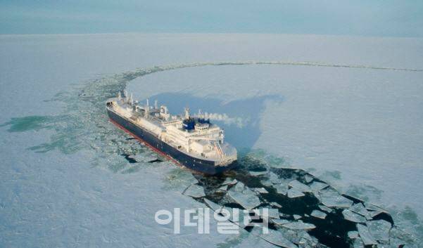 대우조선해양이 건조한 ‘쇄빙 LNG 운반선’.(사진=대우조선해양)