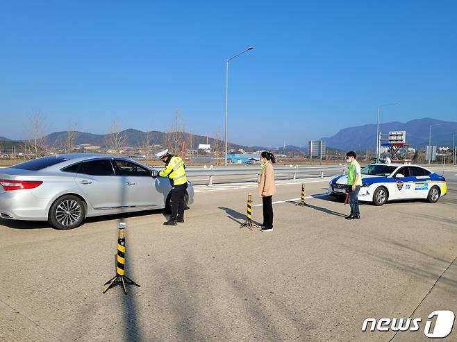 전북 고창군이 고질적인 자동차세·과태료 체납차량 35대를 적발하고 번호판을 영치했다.(고창군 제공)2022.11.25/뉴스1