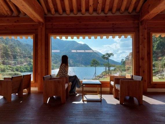 전북 완주 아원고택 내부에 있는 카페 쉼터.사진=이환주 기자