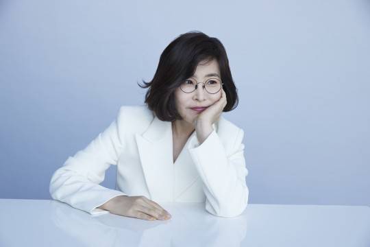 [서울=뉴시스]이선희 2021.12.27(사진=후크엔터테인먼트 제공) photo@newsis.com*재판매 및 DB 금지 *재판매 및 DB 금지