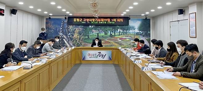 [증평=뉴시스] 강신욱 기자 = 충북 증평군은 25일 군청 소회의실에서 김희식 부군수 주재로 고향사랑기부제TF팀 1차 회의를 열고 있다. (사진=증평군 제공) 2022.11.25. photo@newsis.com *재판매 및 DB 금지