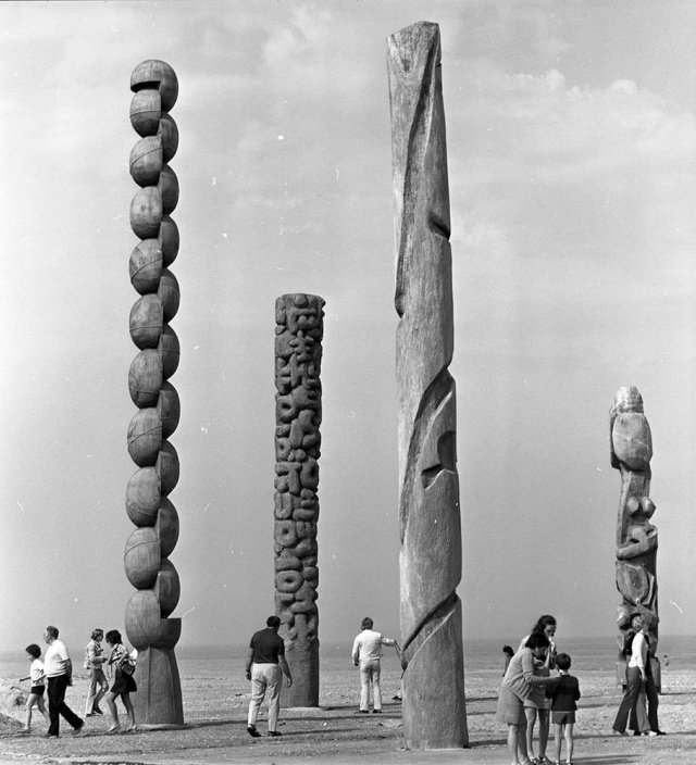 프랑스 남부 바카라스 바닷가에 1970년부터 현재까지 설치되어 있는 문신의 대형 조각 작품 ‘태양의 인간’