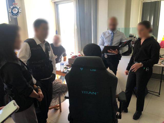 미성년자 성 착취물을 제작·유포한 '엘'의 유력 용의자 A씨가 23일 호주 시드니 교외에서 검거되고 있다. 서울경찰청 제공