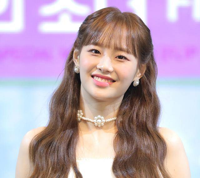 그룹 이달의 소녀 멤버 츄가 팀에서 퇴출된 가운데 같은 팀 멤버인 현진을 비롯해 업계 관계자들이 츄를 옹호하고 나섰다. 블록베리크리에이티브 제공