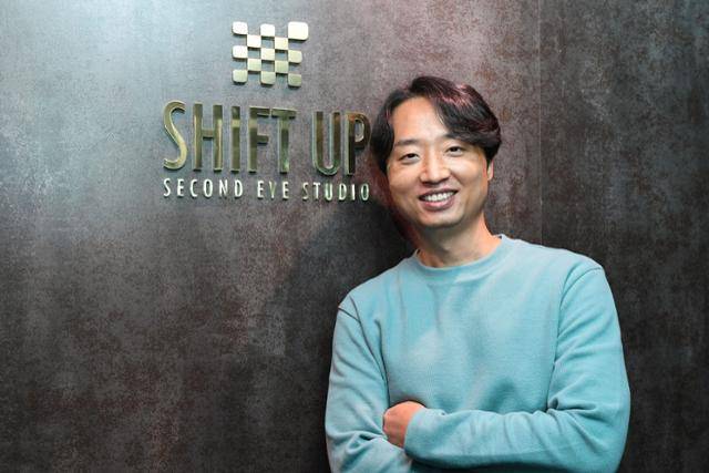 지난 8일 서울 서초구 시프트업 사무실에서 양정윤 게임 시나리오 기획자가 포즈를 취하고 있다. 김영원 인턴기자