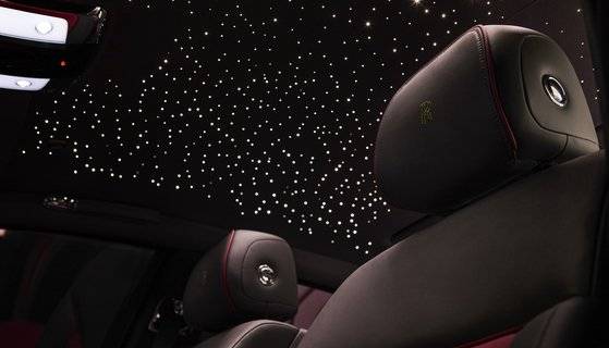 롤스로이스모터카는 25일 서울 세종문화회관에서 ‘팬텀 시리즈 Ⅱ’를 국내에 출시했다. [사진 롤스로이스모터카]