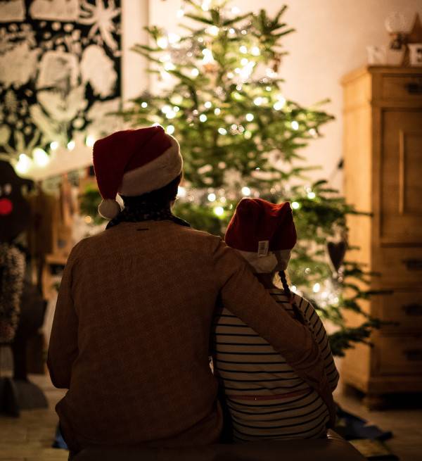 크리스천 부모에게 ‘산타의 유무’는 여전히 난제다. 하지만 우리 삶 가운데 선물 같은 순간들을 주시는 하나님의 사랑을 곱씹다 보면 지혜를 찾을 수 있다. 언스플래시 제공