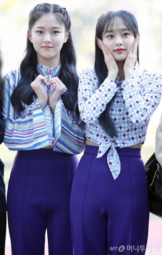 그룹 이달의소녀 현진, 츄가 26일 오전 경기도 고양시 빛마루 방송지원센터에서 진행되는 '뮤톡라이브' 녹화를 위해 도착하고 있다. /사진=고양(경기)=임성균 기자 tjdrbs23@