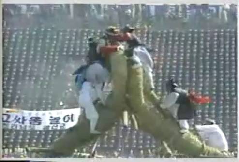 백남준, '바이바이 키플링' 일부 캡처 [백남준아트센터, 백남준스튜디오]