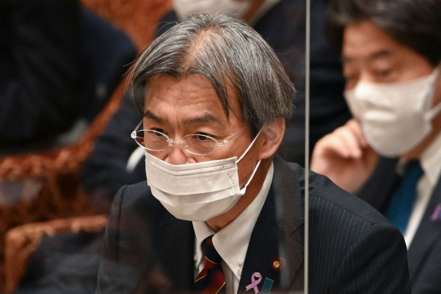 아키바 겐야 일본 부흥상이 25일 중의원 예산위원회에서 의원들의 질의에 답하고 있다./AFP연합뉴스