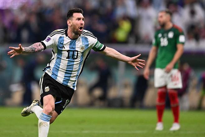 27일 열린 2022 카타르 월드컵 C조 멕시코전에서 후반 19분 골을 터뜨린 뒤 세레머니를 펼치는 아르헨티나의 리오넬 메시 사진=AFP/연합뉴스