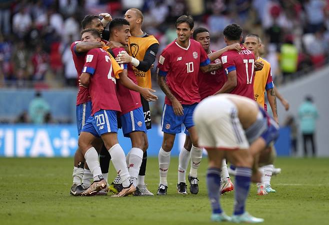 2022 카타르 월드컵 득점 후 세레머니 펼치는 코스타리카 대표팀 / 사진 = AP