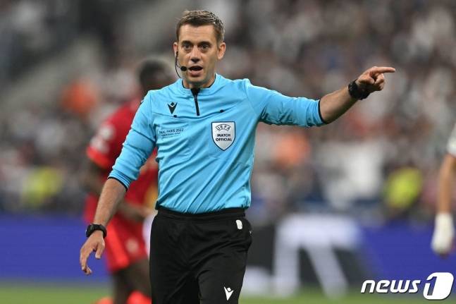 24일 밤 열린 대한민국과 우루과이의 월드컵 1차전 경기서 주심을 맡았었던 클레망 튀르팡./사진=뉴스1