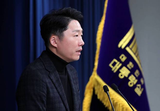 이재명 부대변인이 27일 오후 서울 용산 대통령실 청사 브리핑룸에서 윤석열 대통령의 민생과 경제 회복 위한 일정 및 우주항공청 신설 관련 브리핑을 하고 있다. /사진=뉴시스