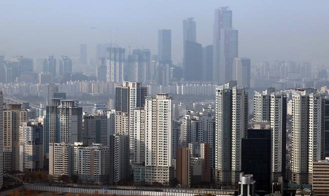 남산에서 바라본 서울 아파트 모습. [연합]