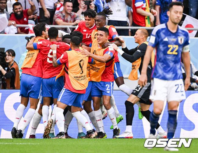 [OSEN=알 라이얀(카타르), 박준형 기자]후반 코스타리카 풀러가 선제골을 넣고 동료들과 기뻐하고 있다  2022.11.27 /&nbsp; soul1014@osen.co.kr