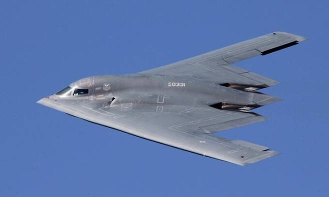 미국 공군의 B-2 ‘스피릿’ 스텔스 폭격기