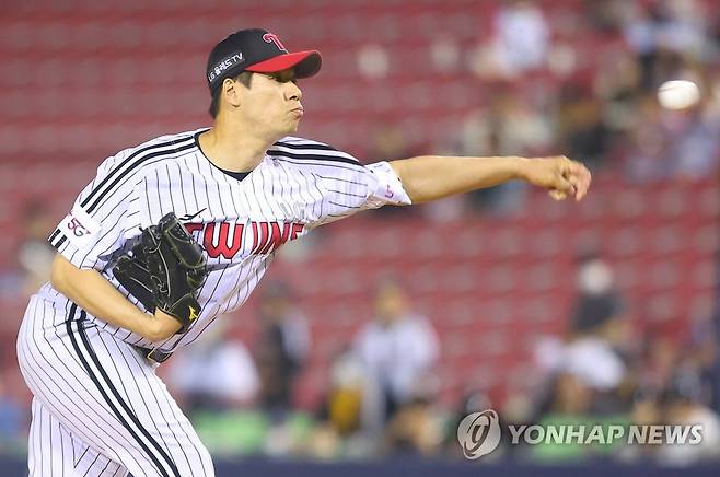 역투하는 김대유 [연합뉴스 자료사진]