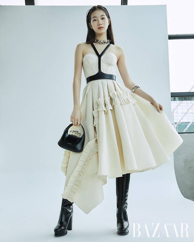 사진출처: 하퍼스바자 코리아(Harper's BAZAAR Korea)