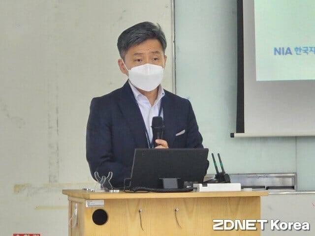 정병주 NIA SOC 균형발전 팀장이 정부의 디지털트윈 정책을 소개하고 있다.