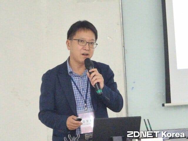 김창희 한국디지털트윈연구소 전무가 자사의 디지털트윈 플랫폼 '와이저'를 근간으로 한 회사의 사업 방향을 발표하고 있다.