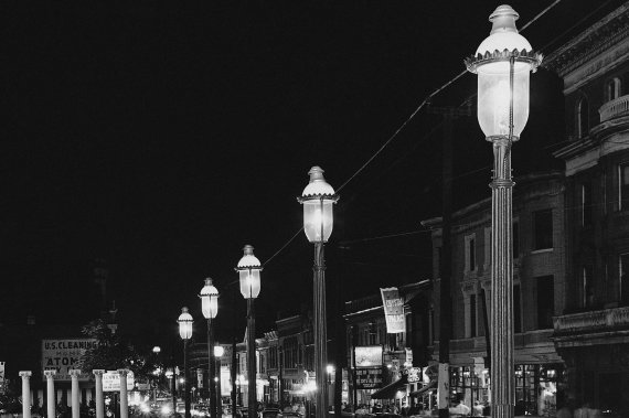 지난 1962년 4월 미국 세인트루이스의 가스라이트 광장에 가스 가로등이 켜진 모습. 메리암-웹스터는 올해의 단어로 가스라이팅을 선정했다.AP뉴시스