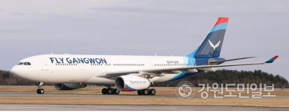 ▲ 양양 플라이강원이 새로 도입한 에어버스 A330-200(260석) 항공기가 28일 양양국제공항에 도착했다.