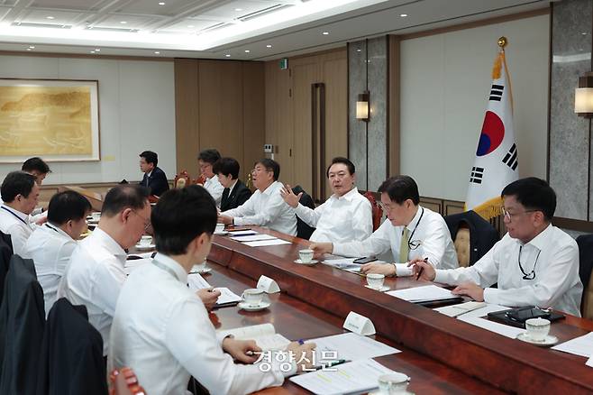 윤석열 대통령이 28일 오전  용산 대통령실 청사에서 수석비서관회의를 주재하고 있다. 대통령실 제공