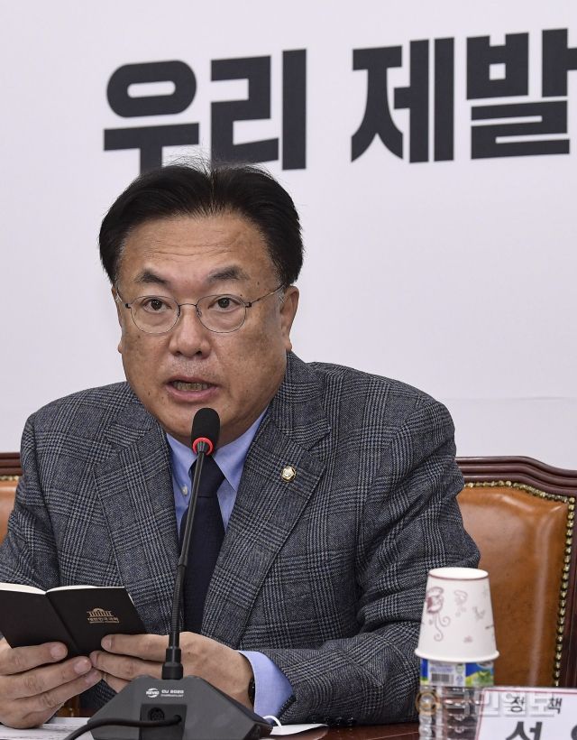 정진석 국민의힘 비상대책위원장이 28일 서울 여의도 국회에서 열린 비상대책위원회의에서 발언을 하고 있다.