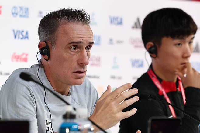 27일 열린 공식기자회견에서 파울루 벤투의 발언을 통역사가 오역한데 대해 축구협회가 FIFA에 항의했다.연합뉴스