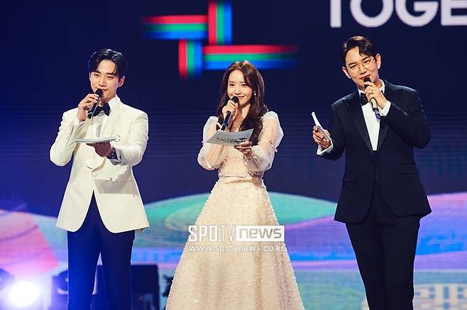 ▲ 2021 MBC 가요대제전 MC를 맡은 이준호 임윤아 장성규 ⓒ곽혜미 기자