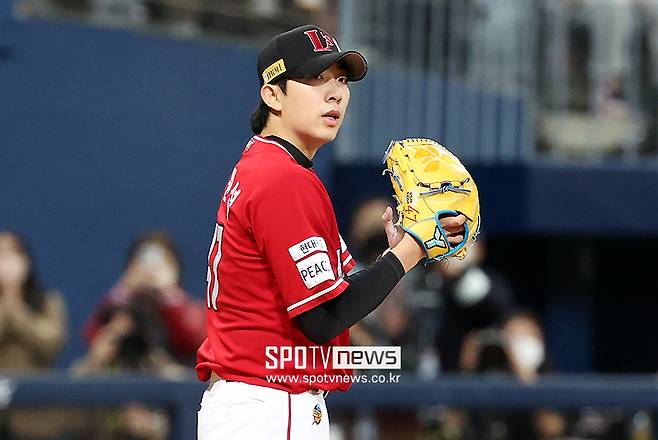 ▲ 기대 이상의 역투로 3차전 승리에 크게 공헌한 오원석 ⓒ곽혜미 기자