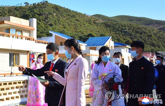 북한, 금야군·북청군·개성시 새집들이 행사 [연합뉴스 자료사진]