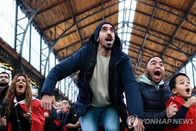 응원하는 모로코 팬들 [AFP 연합뉴스 자료사진. 재판매 및 DB 금지]