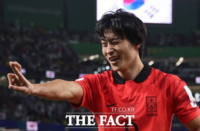 28일(현지시간) 카타르 알라이얀 에듀케이션 시티 스타디움에서 열린 2022 카타르 월드컵 H조 2차전 대한민국과 가나의 경기, 조규성이 동점골을 넣고 세리머니를 하고 있다./알라이얀=뉴시스