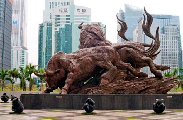 중국 선전 증권거래소 앞에 있는 황소상