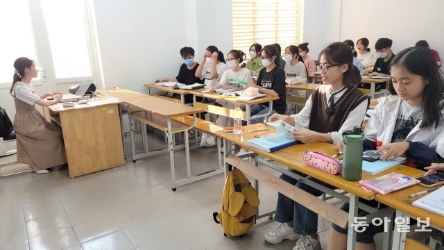 베트남 국립외국어대 한국어 및 한국문화학부에서 한국어를 공부하고 있는 학생들. 주성하 기자 zsh75@donga.com