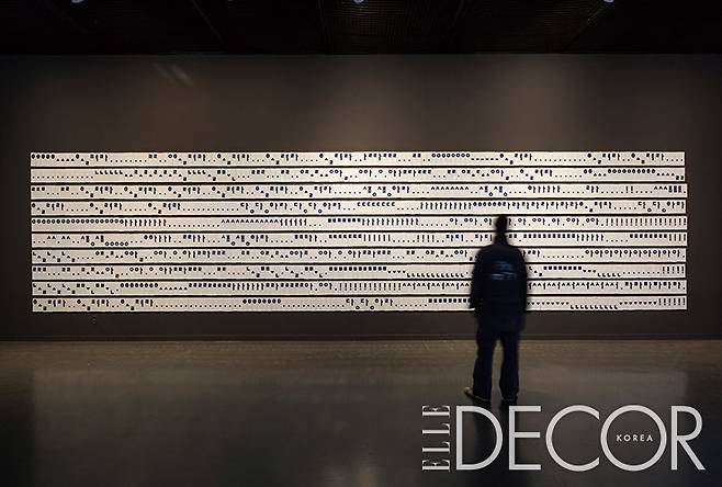 2017년에 서울시립미술관에서 열렸던 〈날개, 파티〉 전의 전경들.