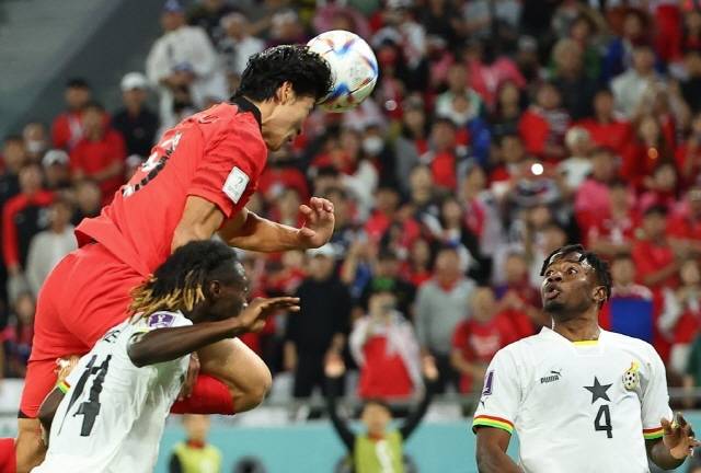 헤더 동작은 뇌 손상 위험을 높인다./사진=연합뉴스